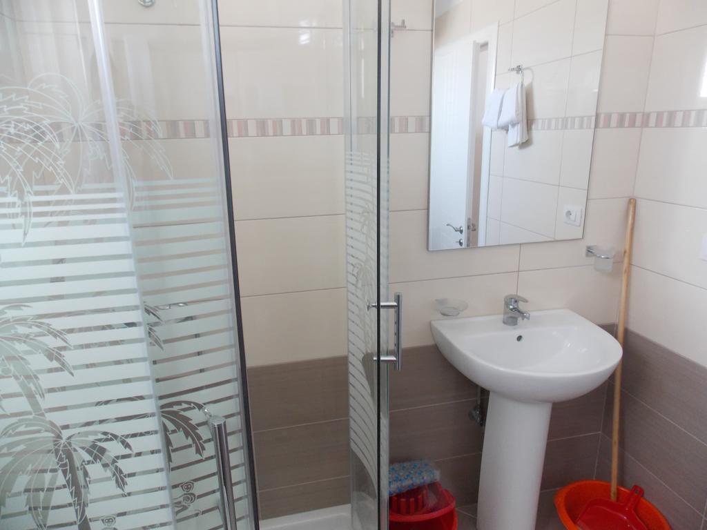 Blue Sea Apartments Sarandë Eksteriør bilde