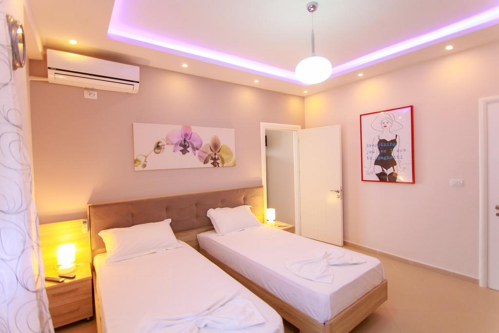 Blue Sea Apartments Sarandë Eksteriør bilde