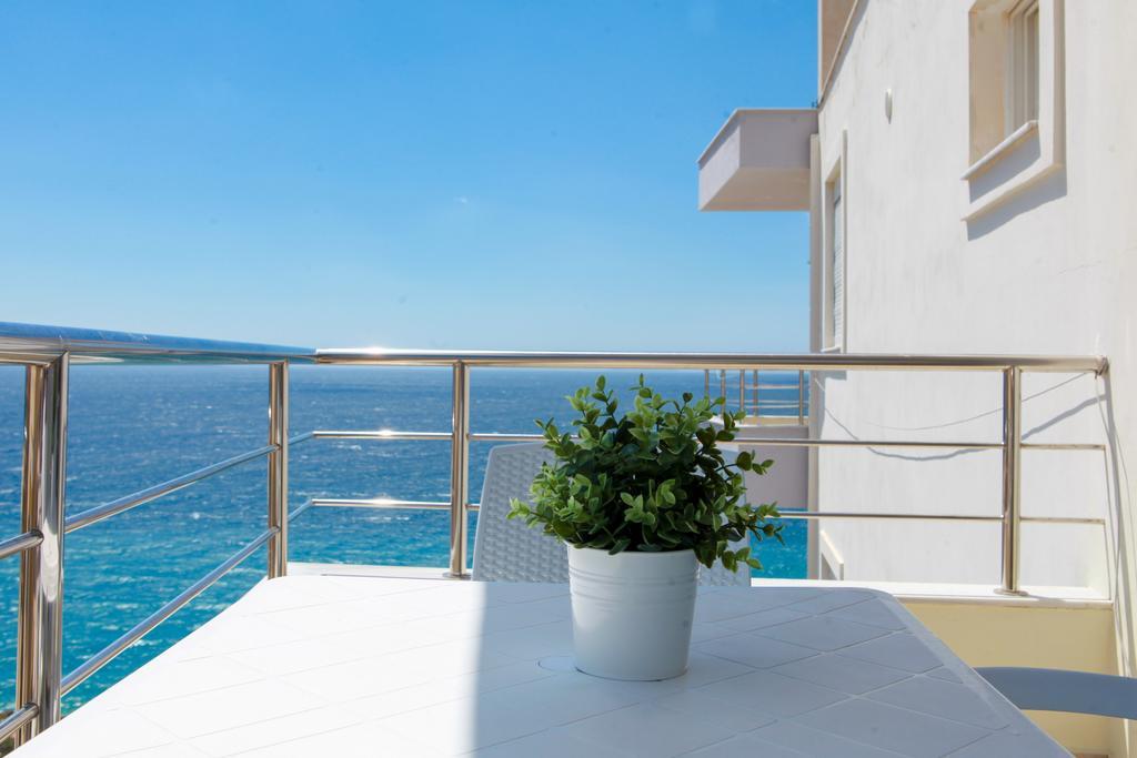 Blue Sea Apartments Sarandë Eksteriør bilde