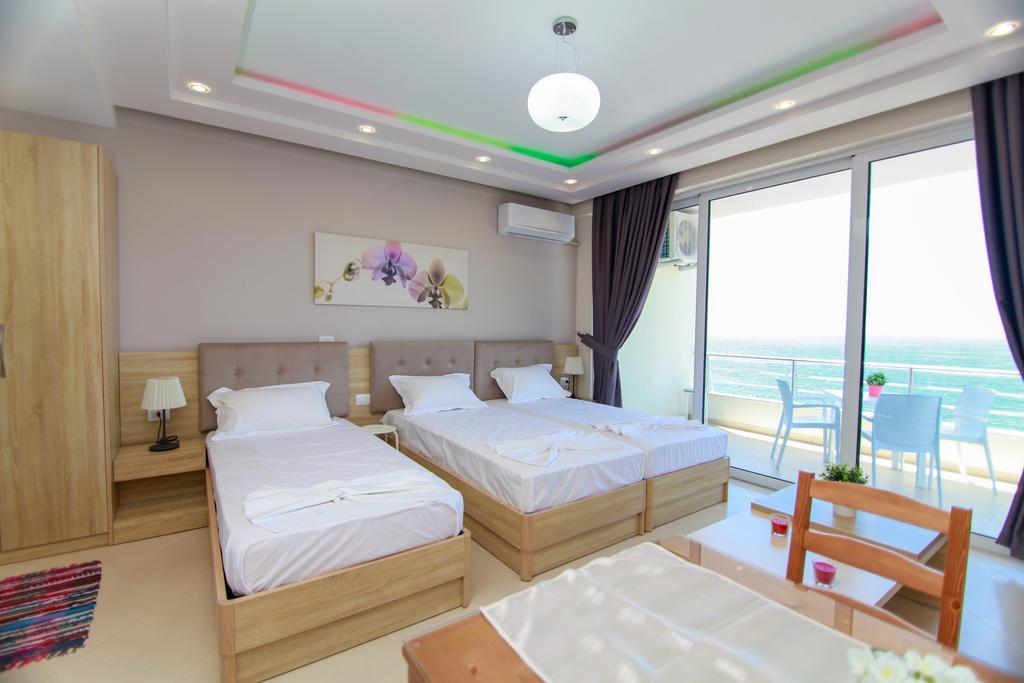 Blue Sea Apartments Sarandë Eksteriør bilde