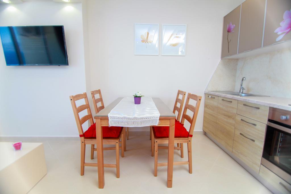 Blue Sea Apartments Sarandë Eksteriør bilde