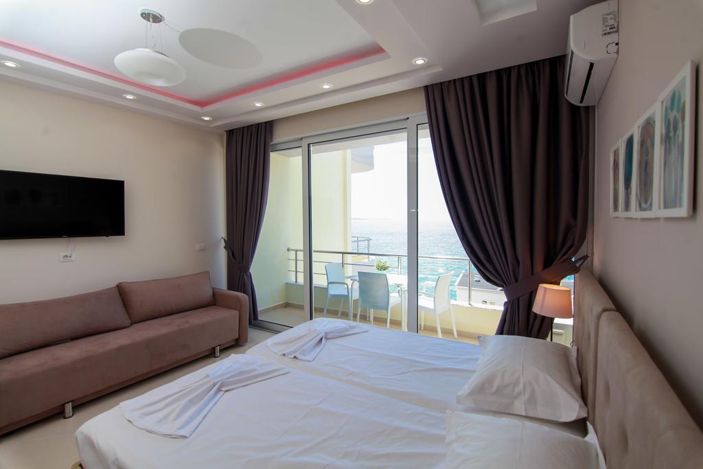 Blue Sea Apartments Sarandë Eksteriør bilde