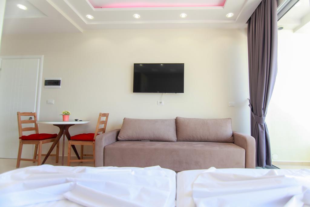 Blue Sea Apartments Sarandë Eksteriør bilde