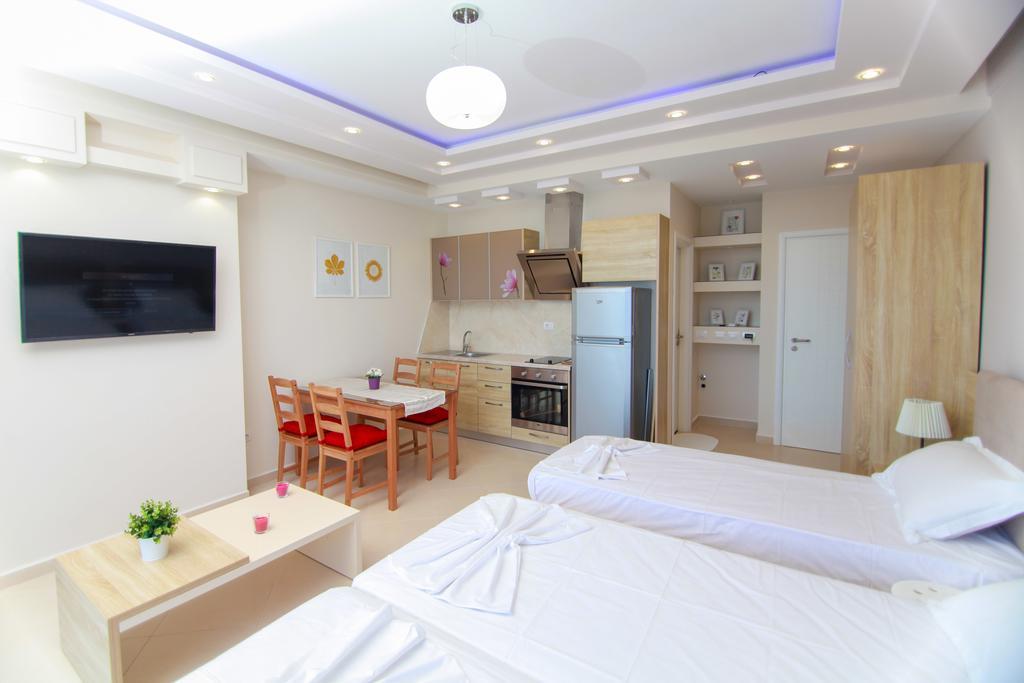 Blue Sea Apartments Sarandë Eksteriør bilde