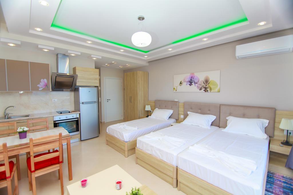 Blue Sea Apartments Sarandë Eksteriør bilde