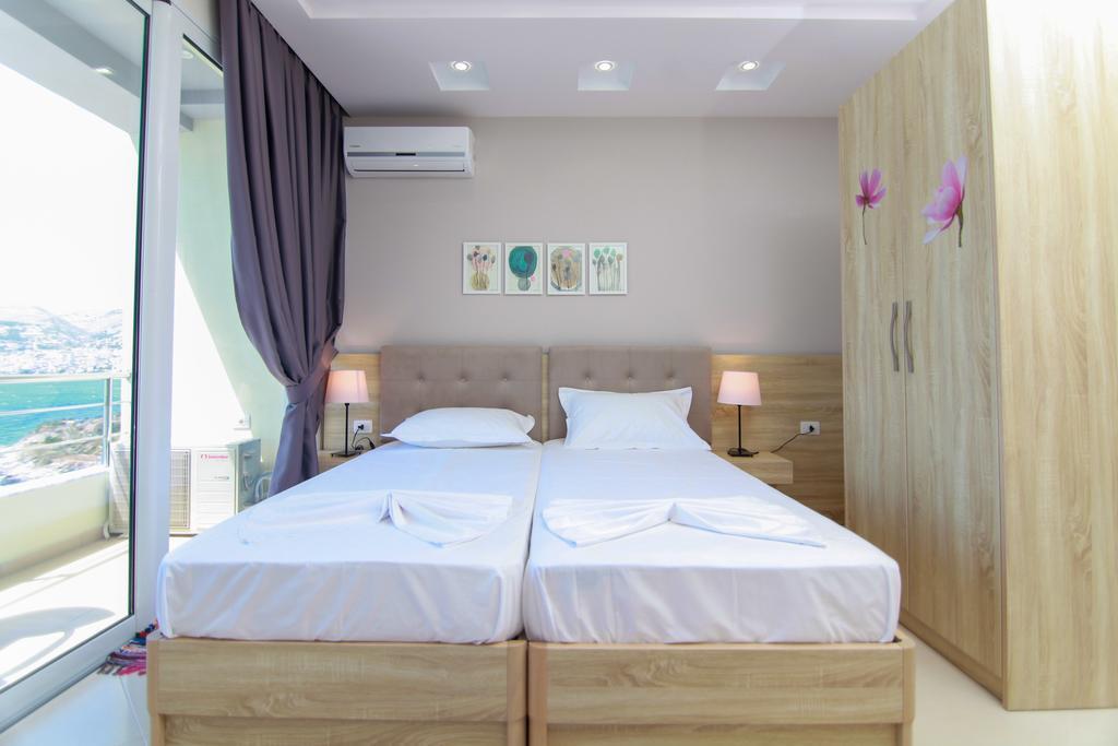 Blue Sea Apartments Sarandë Eksteriør bilde