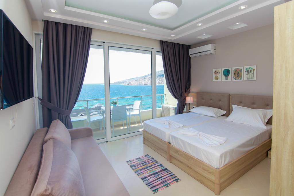 Blue Sea Apartments Sarandë Eksteriør bilde