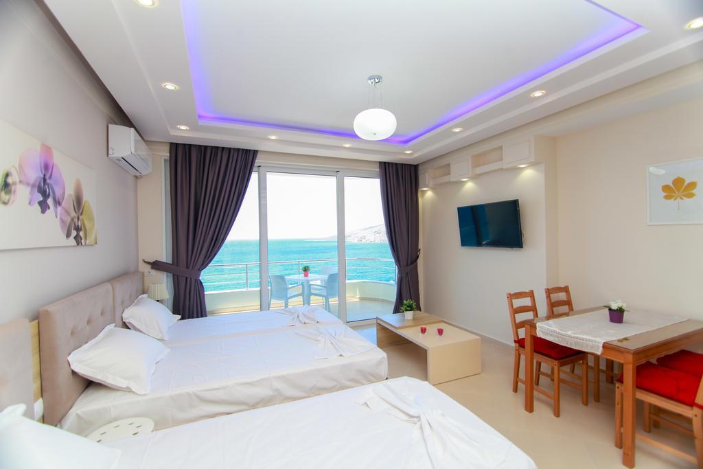 Blue Sea Apartments Sarandë Eksteriør bilde