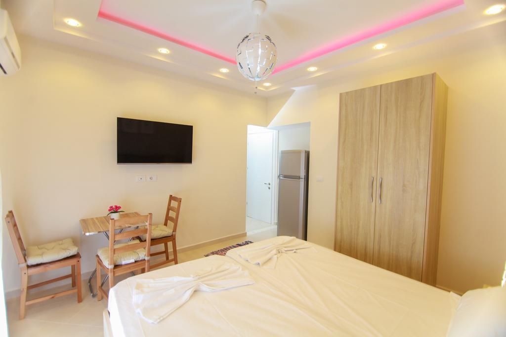 Blue Sea Apartments Sarandë Eksteriør bilde