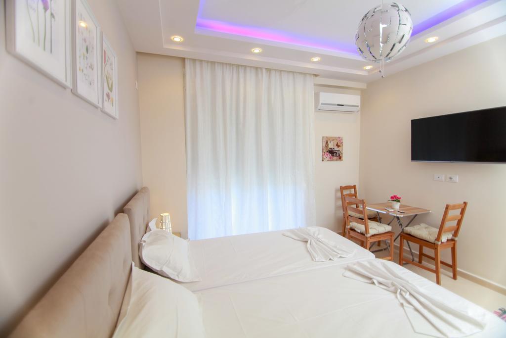Blue Sea Apartments Sarandë Eksteriør bilde