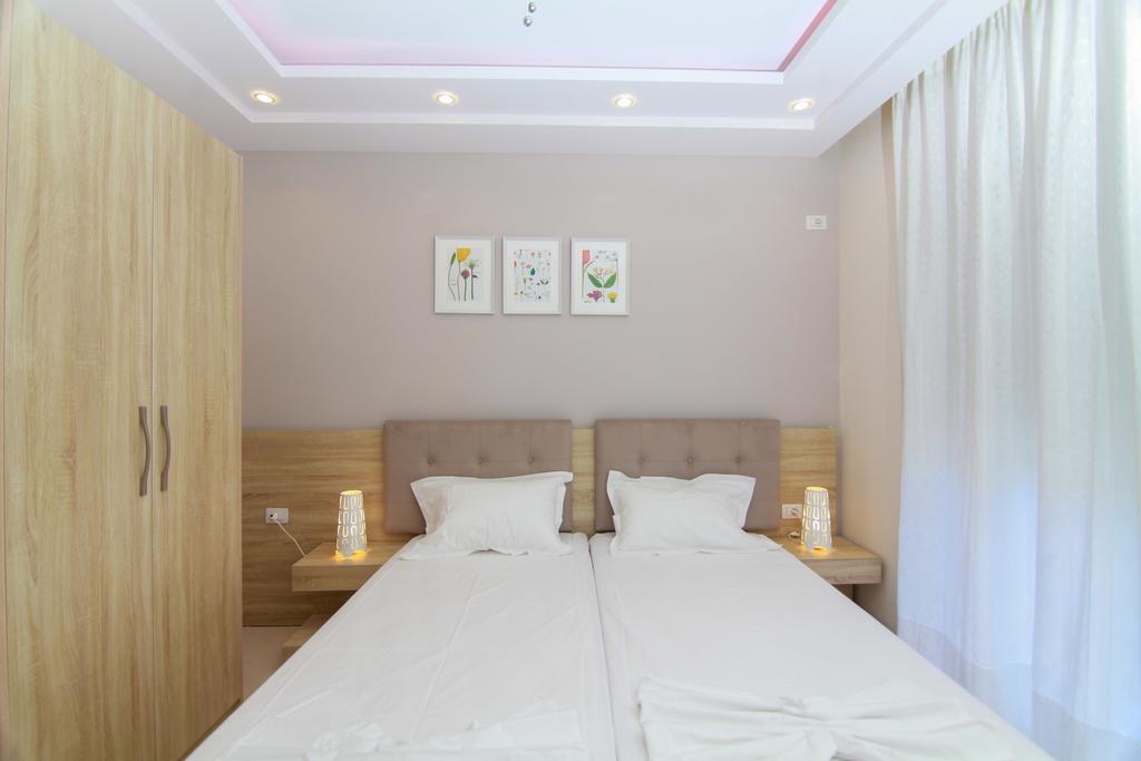 Blue Sea Apartments Sarandë Eksteriør bilde